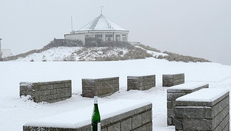 Es wird kühler und es schneit, am Alpenrand werden bis Freitagabend bis zu 20 Zentimeter Neuschnee erwartet.