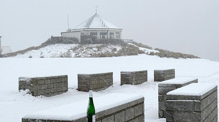 Es wird kühler und es schneit, am Alpenrand werden bis Freitagabend bis zu 20 Zentimeter Neuschnee erwartet.