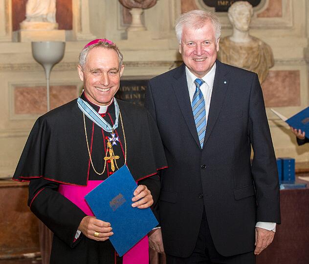 Auch unter den Preisträgern: Erzbischof Georg Gänswein &ndash; der sich übrigens vom Papst persönlich hat freistellen lassen um nach München zu kommen.