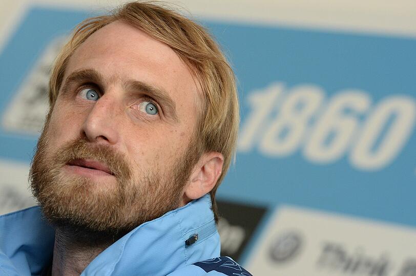 Er packte sofort mit an: Daniel Bierofka soll als Nachfolger von Benno Möhlmann den abstiegsgefährdeten TSV 1860 vor dem Abstieg in die Drittklassigkeit bewahren. Die Bilder.