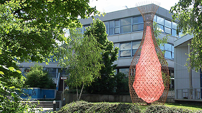 WarkaWater, 8m hoher Wassersammelturm der Architektengemeinschaft Arturo Vittori/Andreas Vogler, gebaut vom Lise Meitner Gymnasium