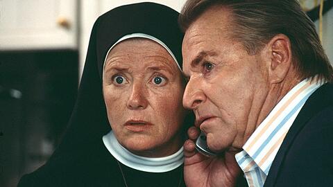 Erstes Deutsches Fernsehen: "Um Himmels "Um Himmels Willen": hier 2006 mit Jutta Speidel bei einem Telefonat.