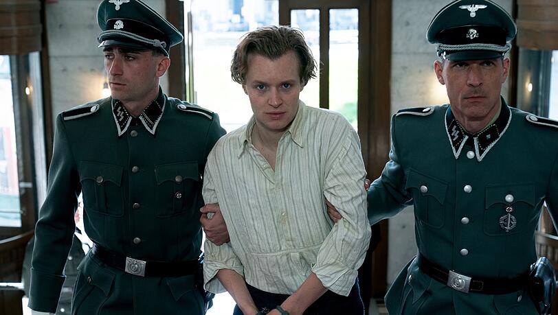 Der junge Kreisky (Nils Arztmann), verhaftet von Austrofaschisten der SS im Film "Bruno". Der junge Kreisky (Nils Arztmann), verhaftet von Austrofaschisten der SS im Film "Bruno".