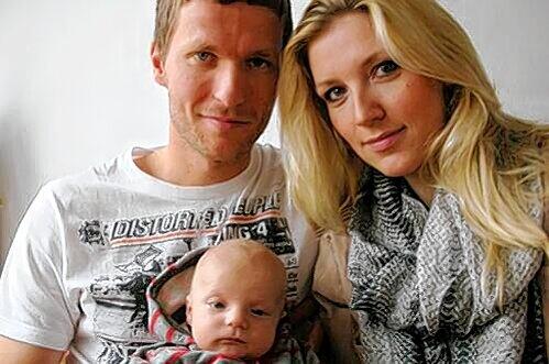 "Ein eingespieltes Team": Benny Lauth mit Freundin Juliane und Baby Liam.