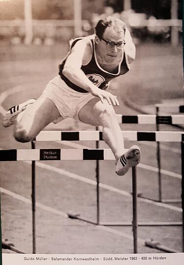 Müller 1963 beim Hürdenlauf über 400 Meter.