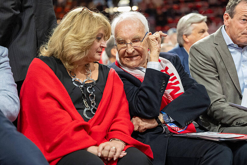 Schörghuber mit dem Ehrenvorsitzenden des Verwaltungsbeirats Edmund Stoiber. Schörghuber mit dem Ehrenvorsitzenden des Verwaltungsbeirats Edmund Stoiber.