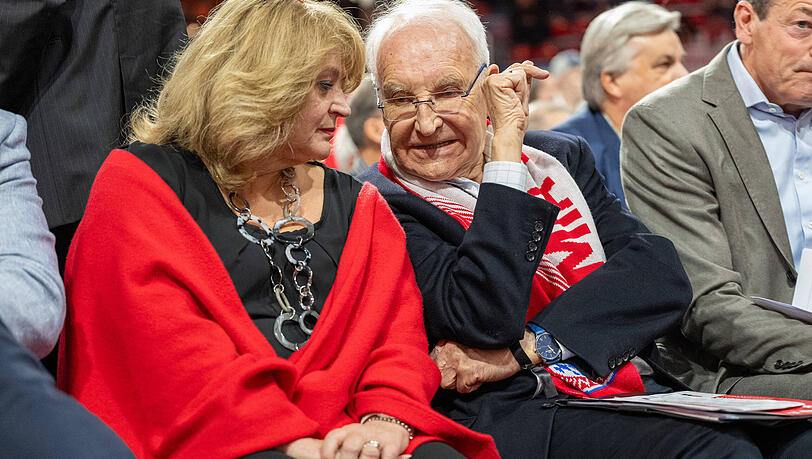 Sch&ouml;rghuber mit dem Ehrenvorsitzenden des Verwaltungsbeirats Edmund Stoiber.