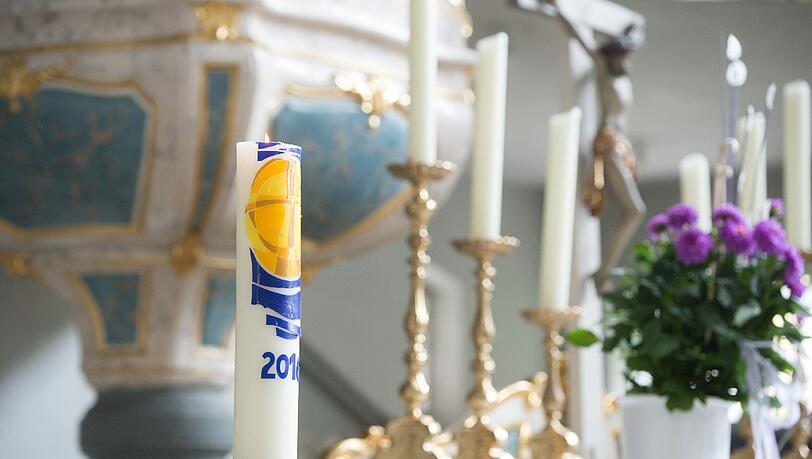 Am Donnerstag fand ein Ansbach ein ökumenischer Gottesdienst für die Opfer des Bombenanschlags statt. Am Donnerstag fand ein Ansbach ein ökumenischer Gottesdienst für die Opfer des Bombenanschlags statt.