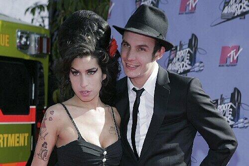 Amy Winehouse neben ihrem Ehemann Fielder-Civil, bevor er seine Haft antrat