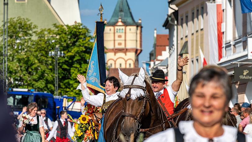 Beim Gäubodenvolksfest werden bis zum 17. August um die 1,3 Millionen Besucherinnen und Besucher erwartet. Beim Gäubodenvolksfest werden bis zum 17. August um die 1,3 Millionen Besucherinnen und Besucher erwartet.