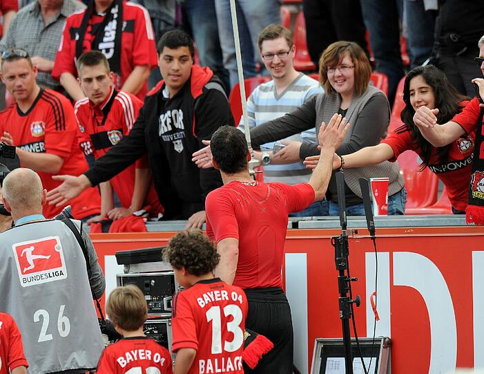 Ballack nahm seine Kinder mit auf die Ehrenrunde.