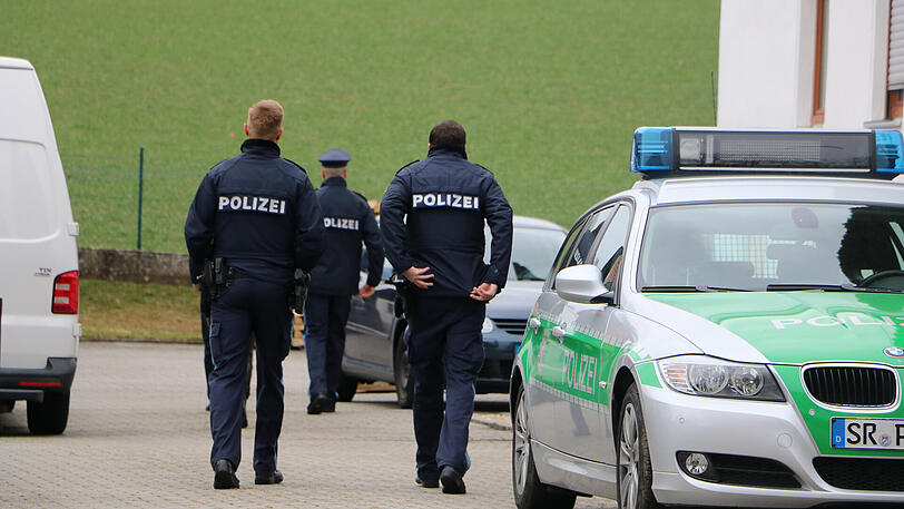 Die Polizei am Tatort.