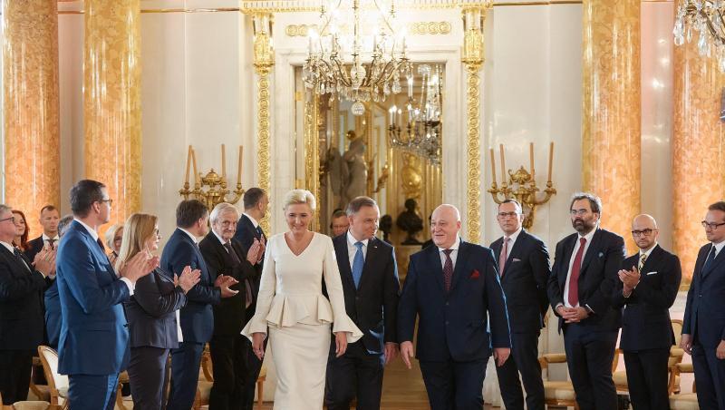 Andrzej Duda (M,r), Präsident von Polen, und seine Frau Agata Kornhauser-Duda (M,l), im Königlichen Schloss zur Übergabezeremonie nach der Präsidentenwahl. Andrzej Duda (M,r), Präsident von Polen, und seine Frau Agata Kornhauser-Duda (M,l), im Königlichen Schloss zur Übergabezeremonie nach der Präsidentenwahl.