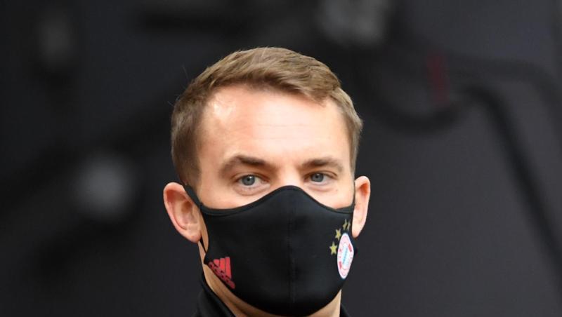 Manuel Neuer mit Mundschutz.