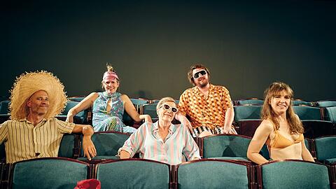 Das Ensemble des Tams-Theaters in Urlaubsstimmung.