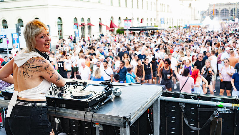 DJ Bim&auml;n auf dem M&uuml;nchner CSD 2025.