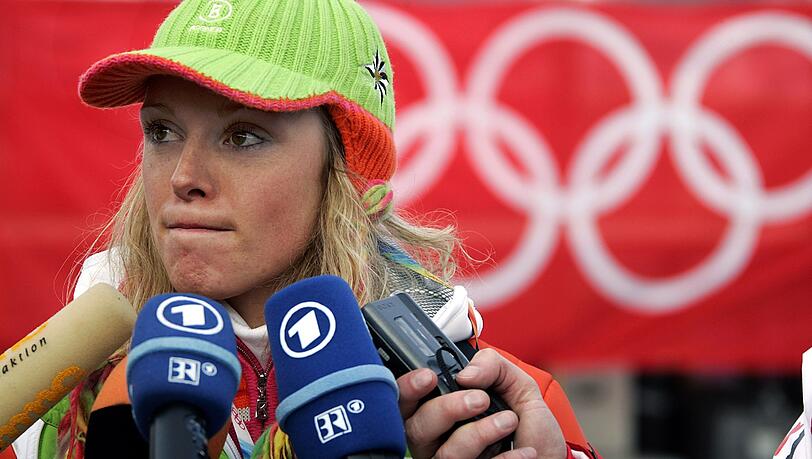 Bild von 2006: Unter Tränen gibt die Ski-Langläuferin Evi Sachenbacher-Stehle ein Interview Bild von 2006: Unter Tränen gibt die Ski-Langläuferin Evi Sachenbacher-Stehle ein Interview