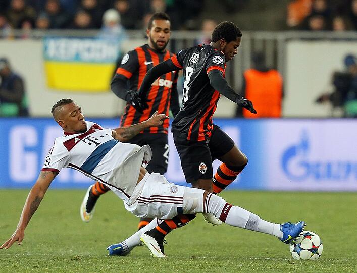 JÉROME BOATENG - NOTE 2 - In der Liga gesperrt, in der Königsklasse drin. Und mit dem Top-Torjäger Europas im Clinch: Meist gegen Luiz Adriano. Schwieriger Job &ndash; erfüllt.