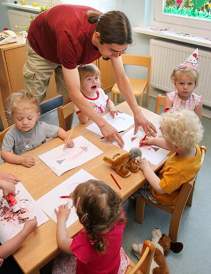 Früh übt sich - aber bitte spielerisch. Bereits im Kindergarten wird der Grundstein für die spätere Schulzeit gelegt.