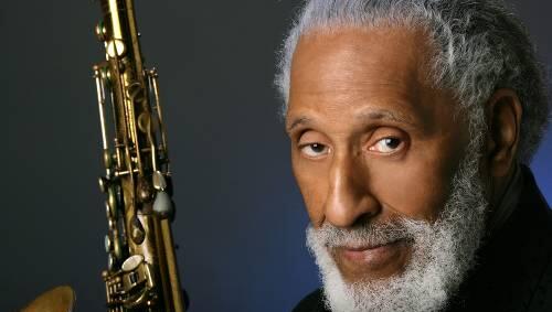 Das Saxophon ist mehr als ein Instrument, es ist eine Weltanschauung. Und Sonny Rollins lässt sein Publikum teilhaben. Das Saxophon ist mehr als ein Instrument, es ist eine Weltanschauung. Und Sonny Rollins lässt sein Publikum teilhaben.
