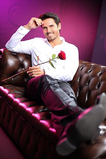 Das ist der neue Bachelor für die Staffel 2013: "Jan" darf sich seine Traumfrau aus 20 Bewerberinnen aussuchen. Alle Infos zu 'Der Bachelor' im Special bei RTL.de: http://www.rtl.de/cms/sendungen/show/der-bachelor.html