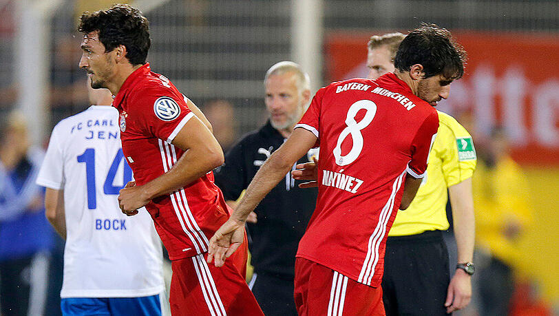 Wer steht gegen Atlético Madrid heute Abend neben Jerome Boateng in der Innenverteidigung des FC Bayern: Mats Hummels (links) oder Javi Martinez? Wer steht gegen Atlético Madrid heute Abend neben Jerome Boateng in der Innenverteidigung des FC Bayern: Mats Hummels (links) oder Javi Martinez?