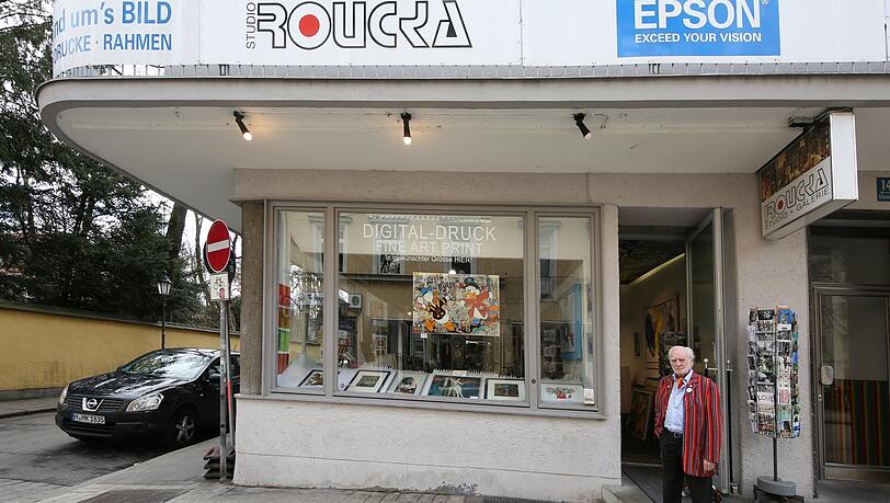 Die Postergalerie von Wolfgang Roucka in der Feilitzschstraße ist 54 Jahre lang ein Treffpunkt für Münchner Originale, Bazis und Künstler . . . Die Postergalerie von Wolfgang Roucka in der Feilitzschstraße ist 54 Jahre lang ein Treffpunkt für Münchner Originale, Bazis und Künstler . . .