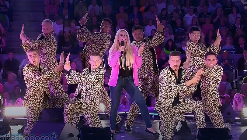 Daniela Katzenberger feiert mit ihrem Song "So bin ich und so bleib ich" beim "Schlagerboom" Premiere.