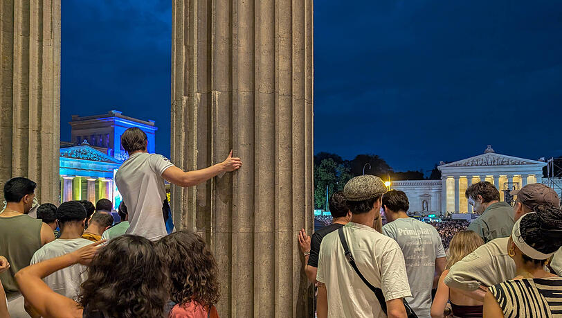 Public Viewing des Champions-League-Finales am Königsplatz in München – am Samstag war es ein Fest, am Sonntag gab es Katerstimmung auf einem der schönsten Plätze in München.