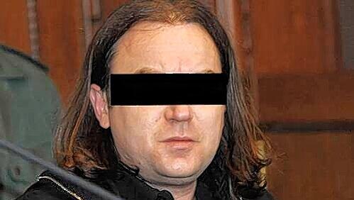 Er ist „der Irre mit dem Hammer“: Athanasios L. (36) wurde für seinen brutalen Überfall zu neun Jahren Haft verurteilt. Er ist „der Irre mit dem Hammer“: Athanasios L. (36) wurde für seinen brutalen Überfall zu neun Jahren Haft verurteilt.