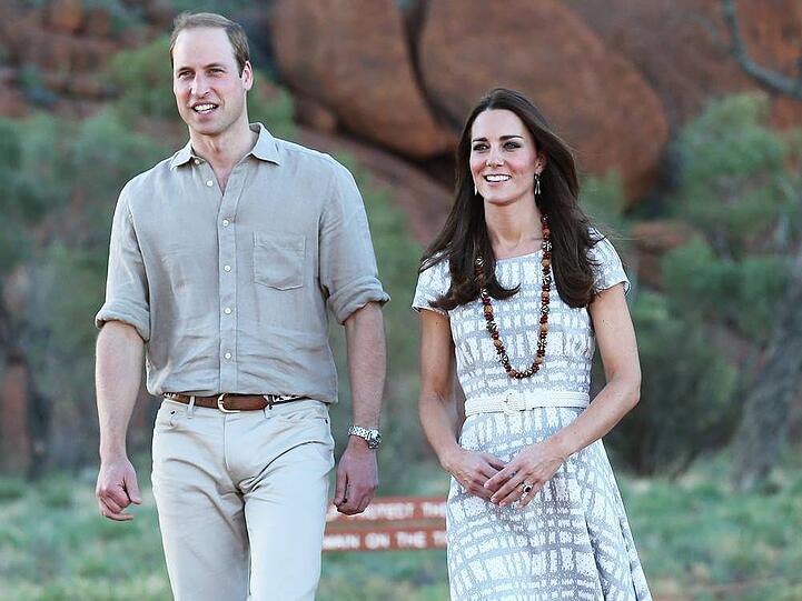 Prinz William und Herzogin Catherine beim Spaziergang am Urulu - ehemals Ayers Rock genannt - im australischen Outback.