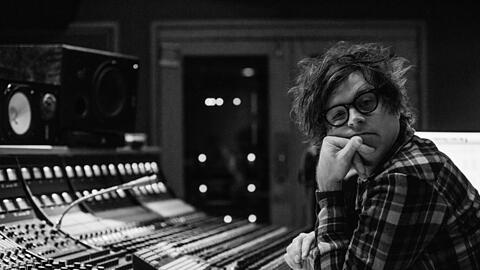 Ryan Adams hat ein umwerfendes Spektrum zu bieten, auf seinem Comeback-Album kreist er nur leider dauernd um sich selbst.