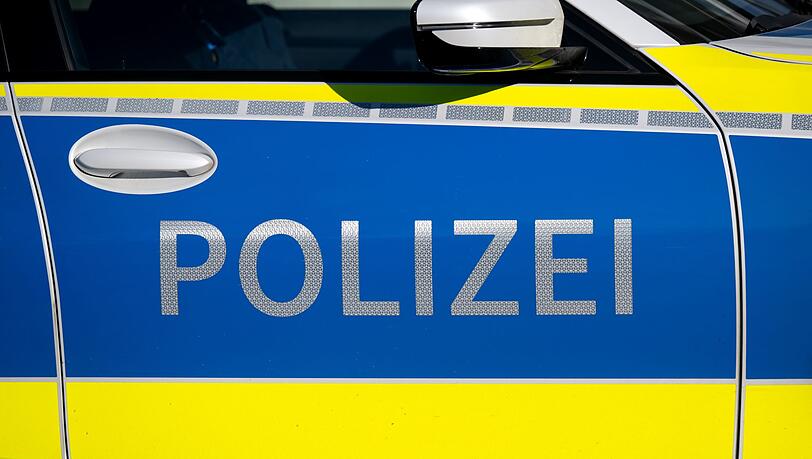 Polizei und Staatsanwaltschaft ermitteln nach dem Vorfall in Deggendorf nun wegen räuberischen Diebstahls. (Symbolbild)