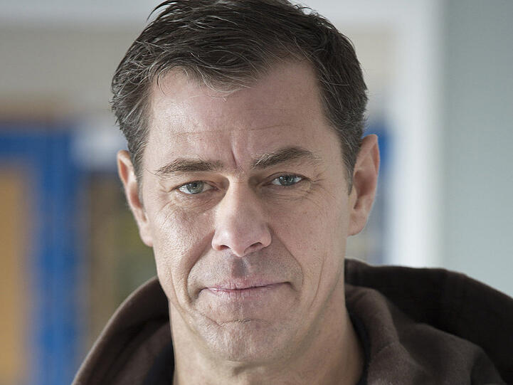 Sven Martinek spielt in "Heiter bis tödlich - Morden im Norden" Kriminalhauptkommissar Finn Kiesewetter