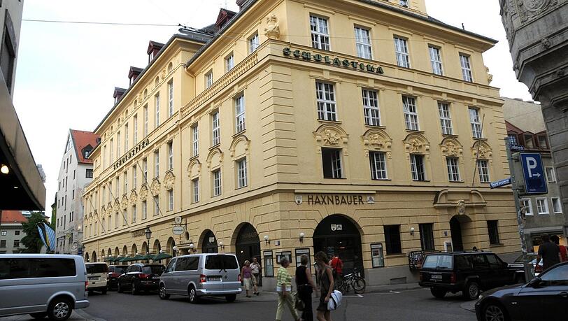 Die Haxn drehen sich weiter: Es gibt neue Pächter für die Traditionswirtschaft im Scholastikahaus.