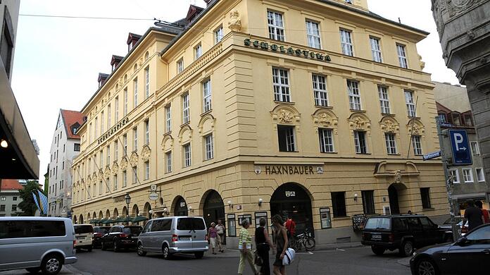 Die Haxn drehen sich weiter: Es gibt neue Pächter für die Traditionswirtschaft im Scholastikahaus.