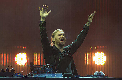 Es war für viele das Highlight des Event-Wochenendes in München. Star-DJ David Guetta legte am Königsplatz auf. Die Bilder vom München-Auftritt.