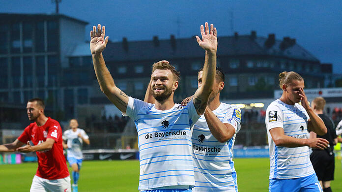 Yannick Deichmann trifft gegen den Halleschen FC im zweiten Anlauf.