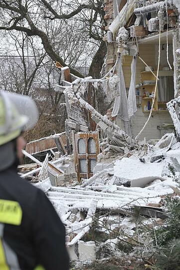 Das teilweise eingestürzte und ausgebrannte Einfamilienhaus in Ingolstadt.