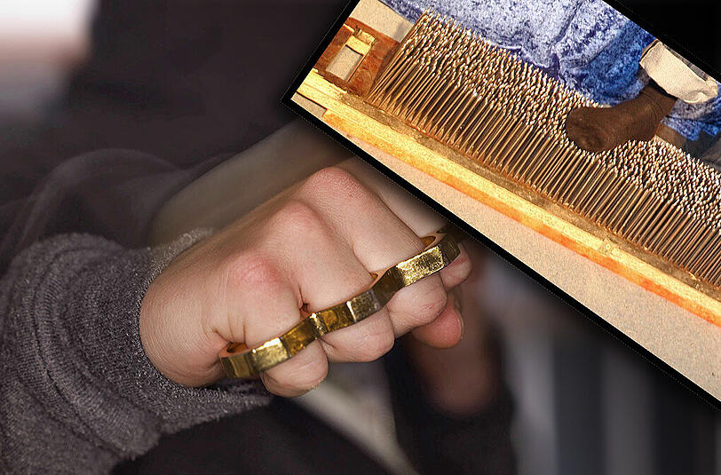 Der Azubi wurde mit einem Holzbrett mit Nägeln geschlagen.