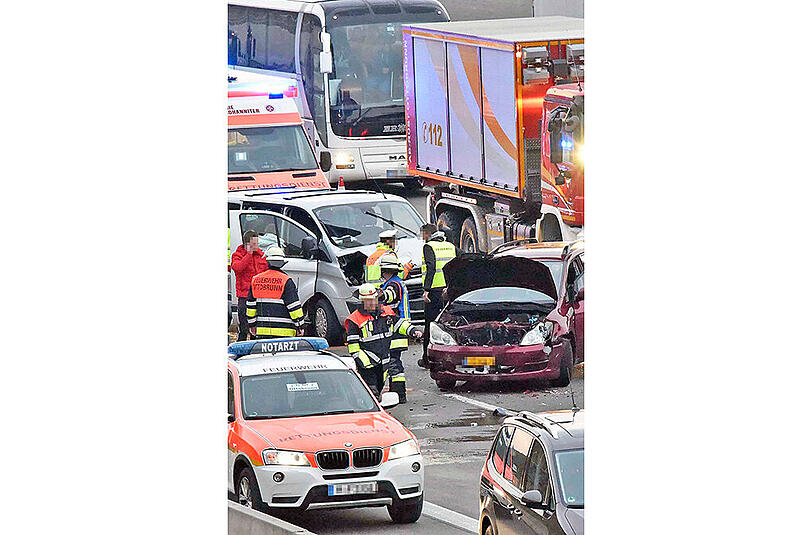 Bilder vom Unfall auf der A 99 bei Ottobrunn.
