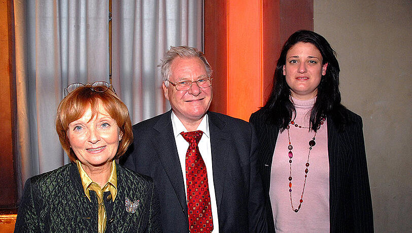 Bei der Feier des 675. Jubiläums der Hofpfisterei im Jahr 2006: Siegfried Stocker (?71) mit seiner Frau Marghareta und seiner Tochter Nicole. Bei der Feier des 675. Jubiläums der Hofpfisterei im Jahr 2006: Siegfried Stocker (?71) mit seiner Frau Marghareta und seiner Tochter Nicole.