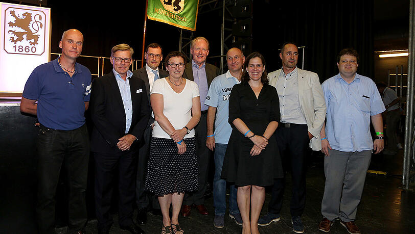 Der Verwaltungsrat des TSV 1860, in der Besetzung vor dem dreifachen Rücktritt (v.l.): Robert Reisinger, Dr. Klaus Leipold, Karl-Christian Bay, Beatrix Zurek, Robert von Bennigsen, Christian Waggershauser, Verena Dietl, Richard Ostermeier, Dr. Markus Drees. Der Verwaltungsrat des TSV 1860, in der Besetzung vor dem dreifachen Rücktritt (v.l.): Robert Reisinger, Dr. Klaus Leipold, Karl-Christian Bay, Beatrix Zurek, Robert von Bennigsen, Christian Waggershauser, Verena Dietl, Richard Ostermeier, Dr. Markus Drees.