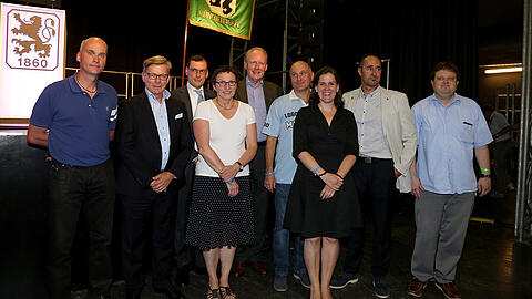 Der Verwaltungsrat des TSV 1860, in der Besetzung vor dem dreifachen Rücktritt (v.l.): Robert Reisinger, Dr. Klaus Leipold, Karl-Christian Bay, Beatrix Zurek, Robert von Bennigsen, Christian Waggershauser, Verena Dietl, Richard Ostermeier, Dr. Markus Drees.