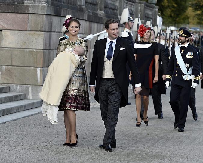 Wie schon bei ihrer Hochzeit trug sie auch bei der Taufe von Söhnchen Nicolas eine Kreation von Valentino