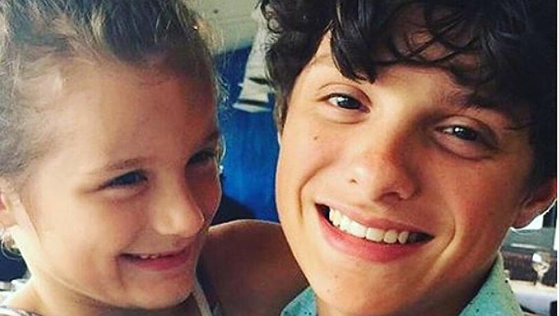 Caleb mit einer seiner beiden Schwestern Caleb mit einer seiner beiden Schwestern