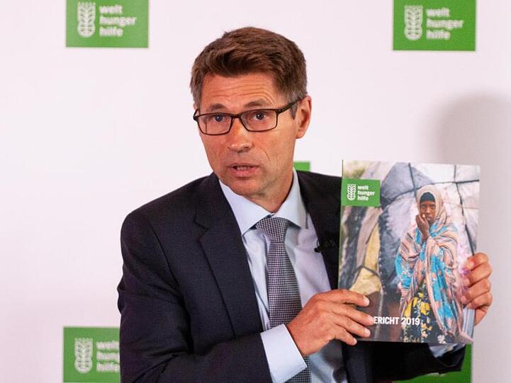 Der Generalsekretär der Welthungerhilfe, Mathias Mogge, stellt bei einer Pressekonferenz in Berlin den Jahresbericht 2019 der Hilfsorganisation vor.