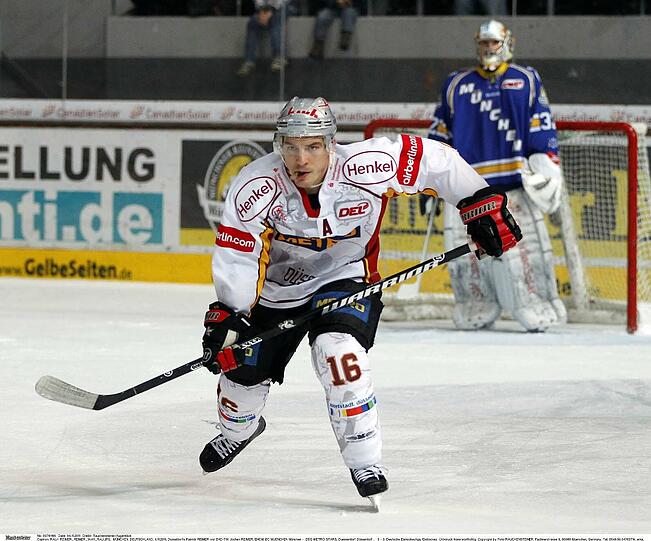 Dieses Bruderduell wird es auch weiterhin geben: EHC-Torwart Jochen Reimer wird seinen Bruder Patrick (noch Düsseldorf) bald im Nürnberger Dress sehen.
