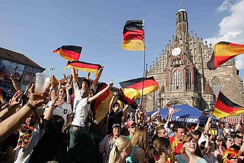Das wird&rsquo;s bei der Fußball-Europameisterschaft nicht geben: Während der WM 2006 verwandelte sich der Hauptmarkt noch zur Party- und Feierzone der Fans.