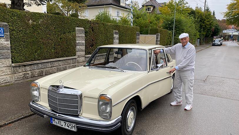 Einmal einsteigen, bitte! Bei der "Langen Nacht der Museen“ ist Fritz Scholze einer der rund 100 Oldtimerfahrer, die Besucher zwischen Deutschem Museum und Verkehrszentrum hin und her fahren. Einmal einsteigen, bitte! Bei der "Langen Nacht der Museen“ ist Fritz Scholze einer der rund 100 Oldtimerfahrer, die Besucher zwischen Deutschem Museum und Verkehrszentrum hin und her fahren.